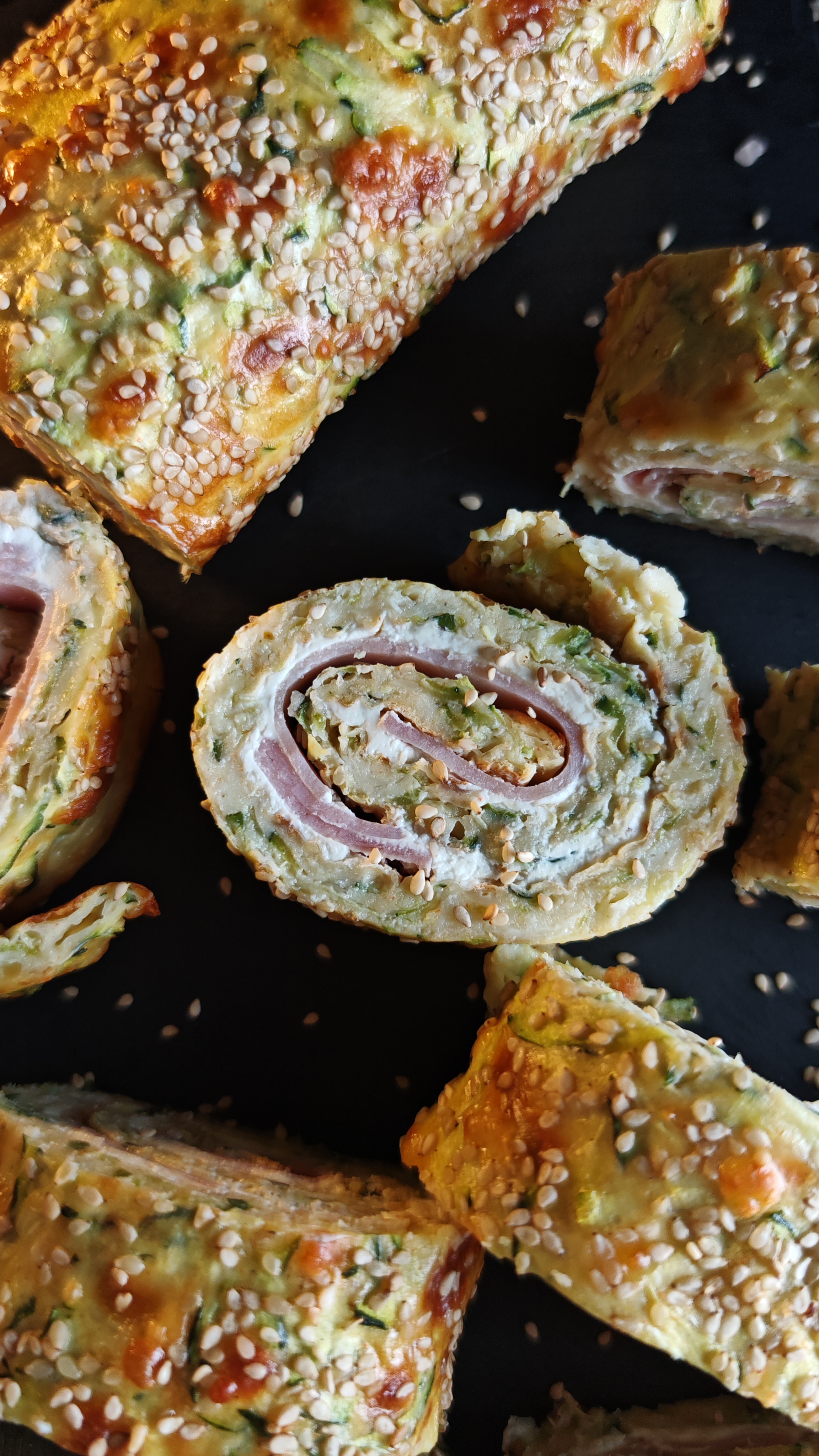 Ruladă de dovlecei cu cremă de brânză și șuncă - Aperitivul gustos de vară