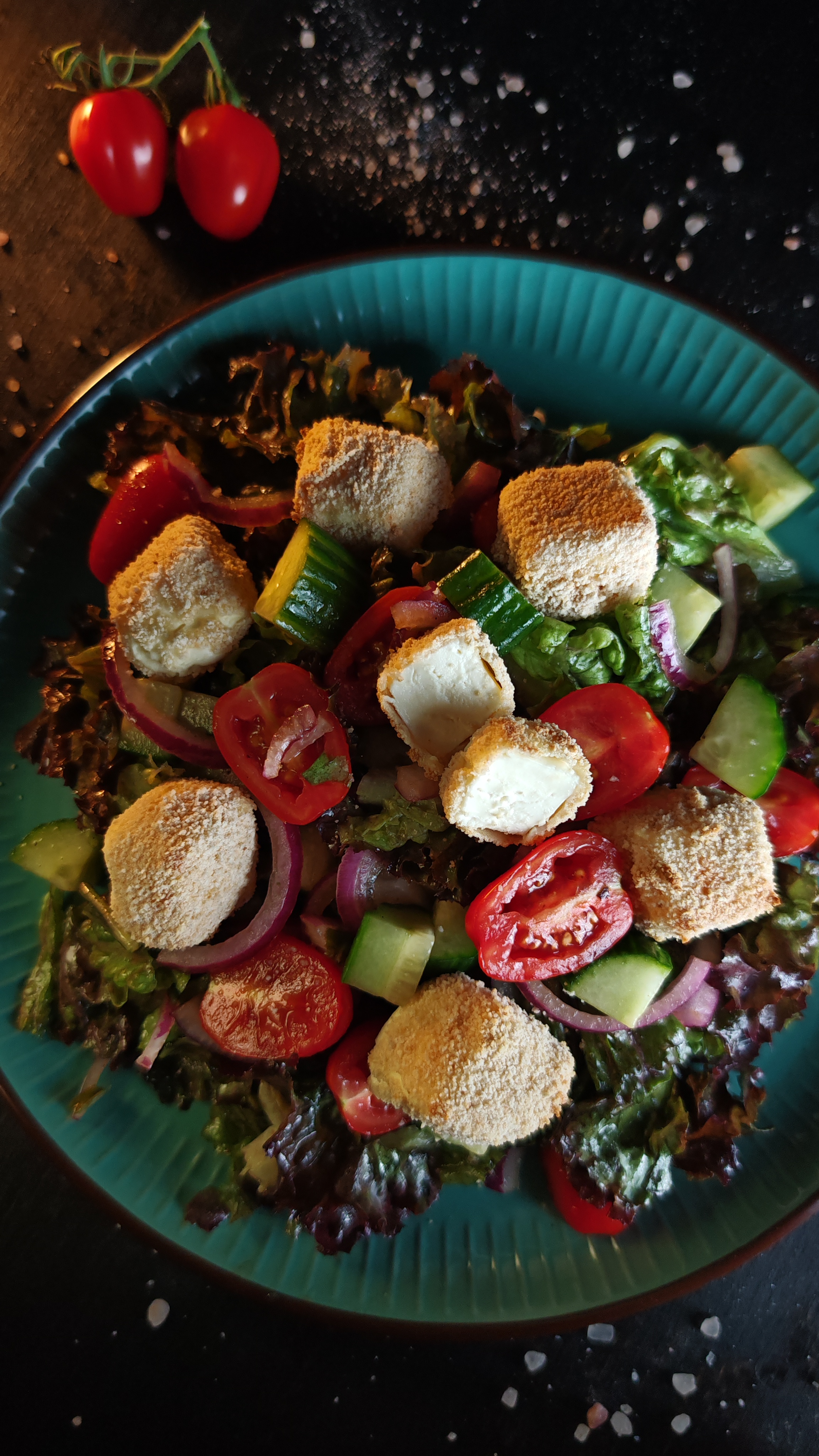 Salată cu brânză feta pane - Rețeta simplă și gustoasă