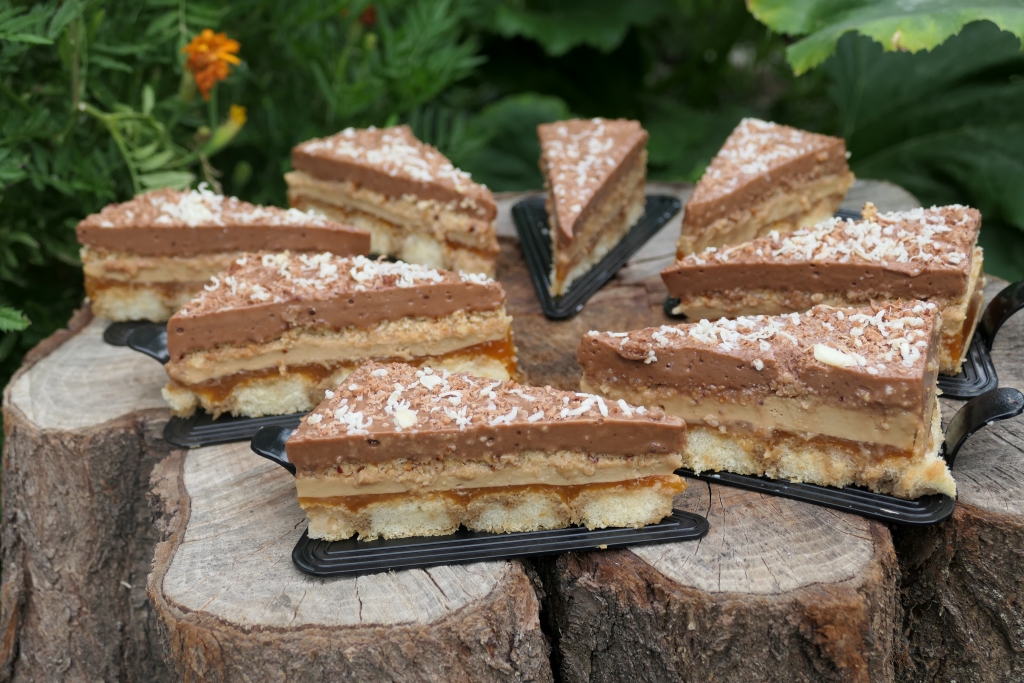 Prajitura cu ness si jeleu de caise - Reteta aromata si delicioasa