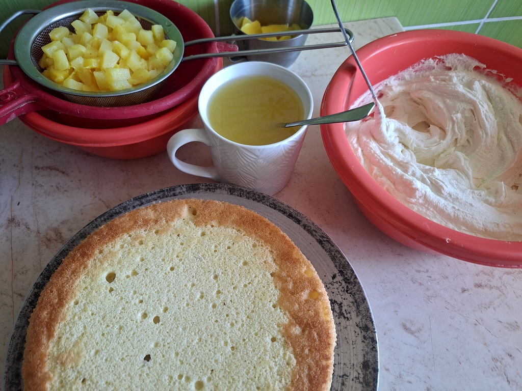 Tort Pina Colada - Reteta delicioasa cu ananas