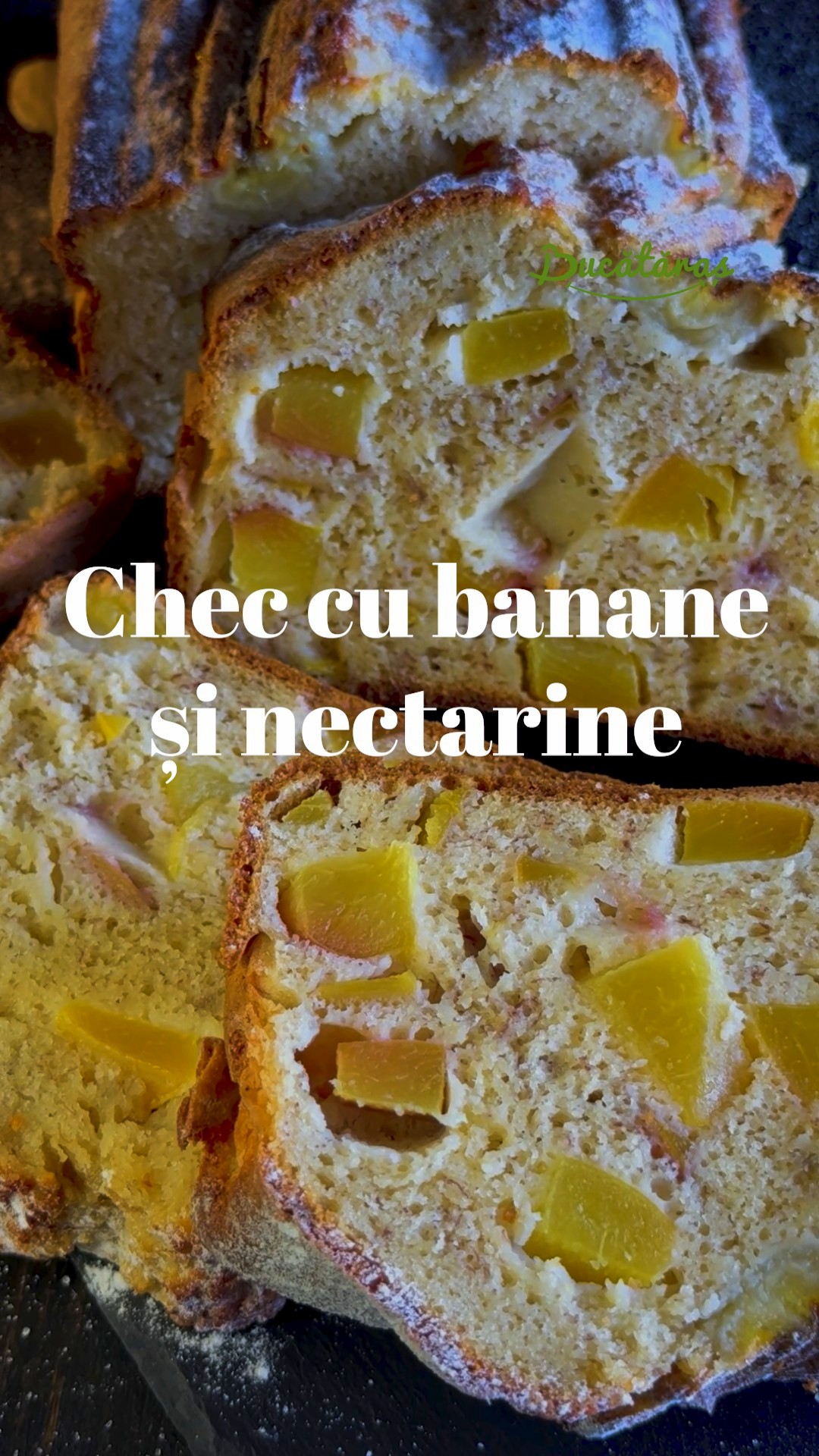 Chec cu banane și nectarine - Deliciu aromat și fraged