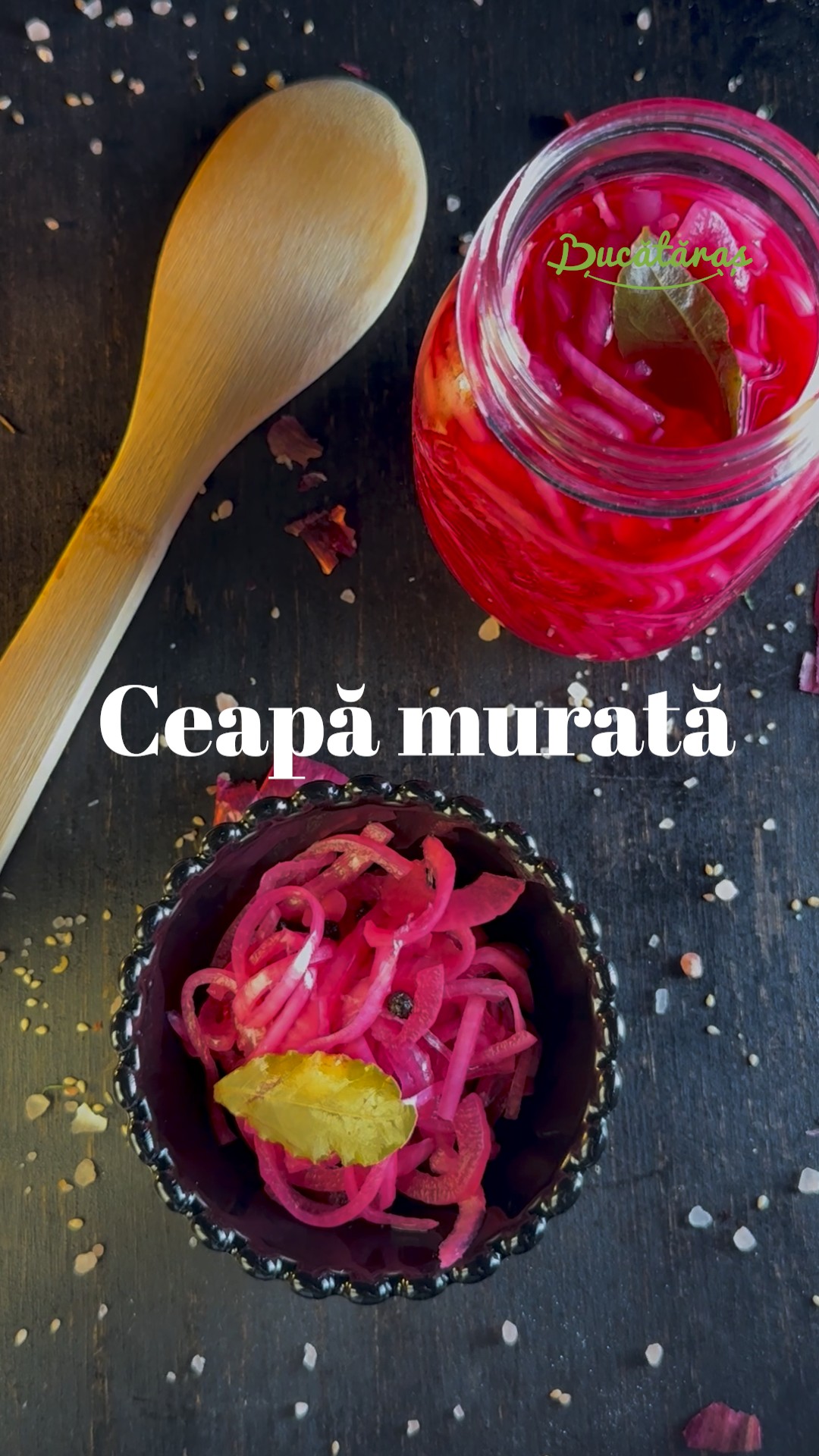 Ceapă roșie murată: Rețeta rapidă, perfectă pentru orice masă