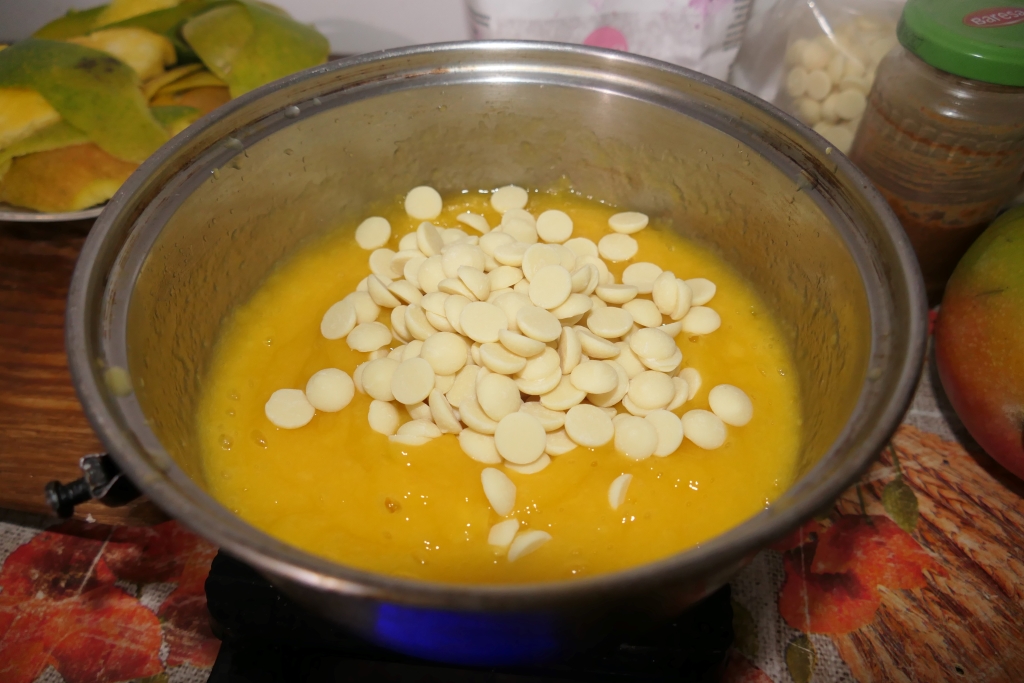 Prajitura cu mango si pralina cu alune de padure - Reteta delicioasa de casa