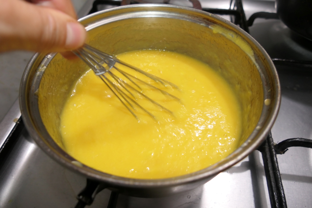 Prajitura cu mango si pralina cu alune de padure - Reteta delicioasa de casa