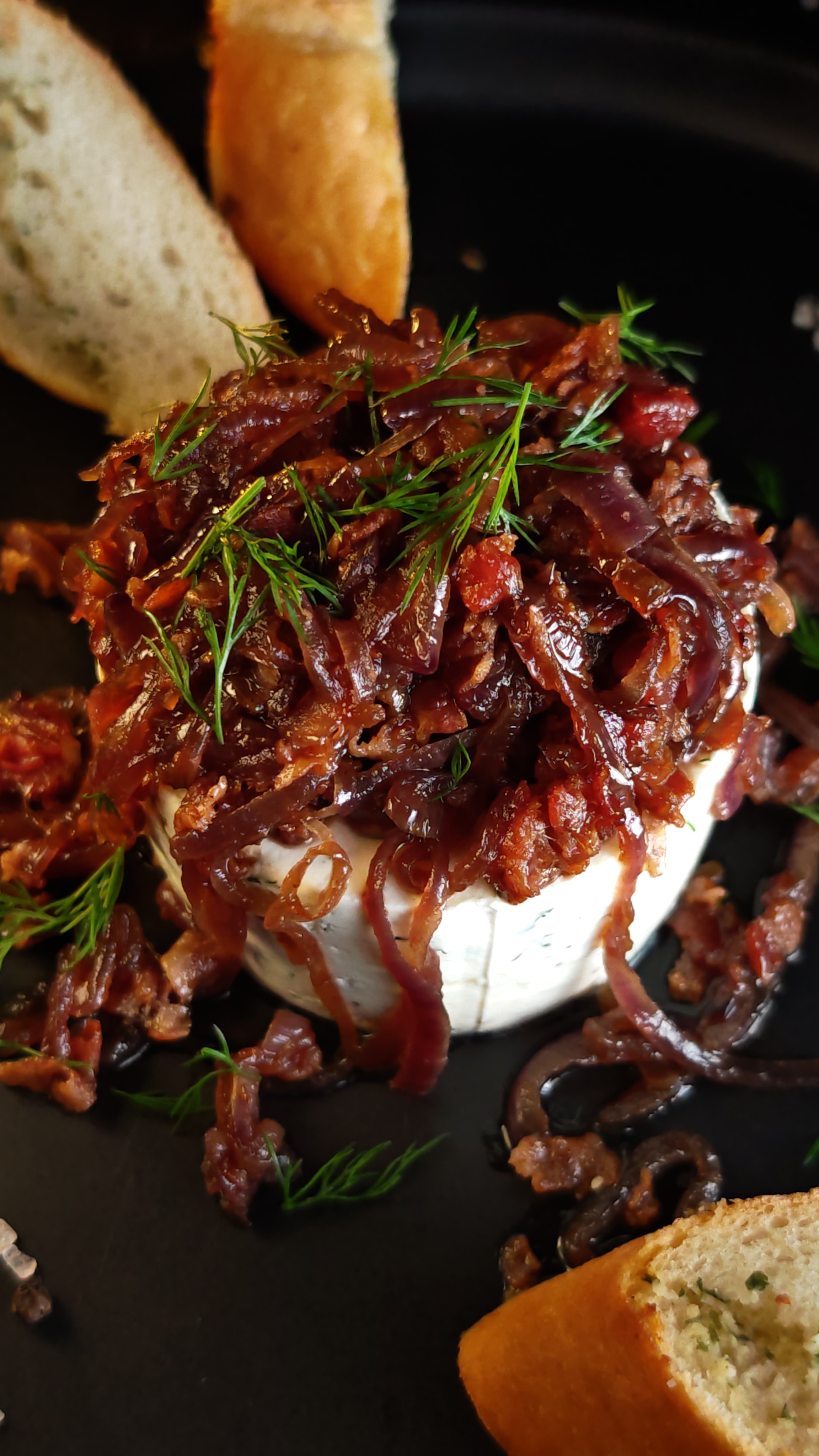 Cremă de brânză cu marar și dulceață de ceapă cu bacon - Explozie de gusturi și arome