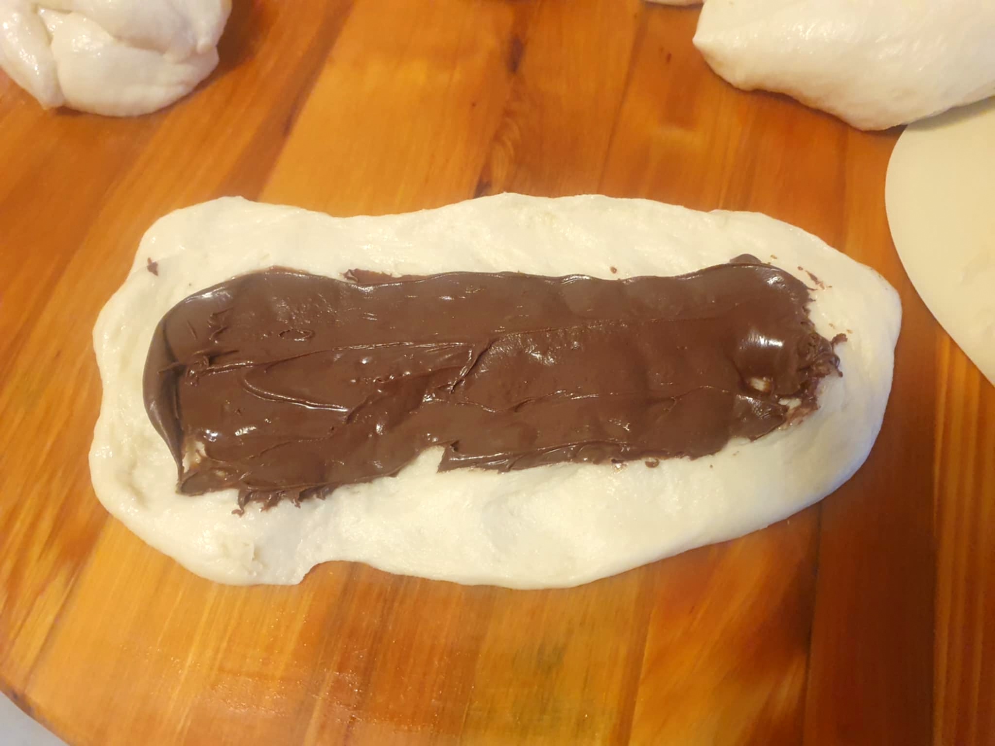 Chifle cu nutella - Fragede, aromate si pline de crema