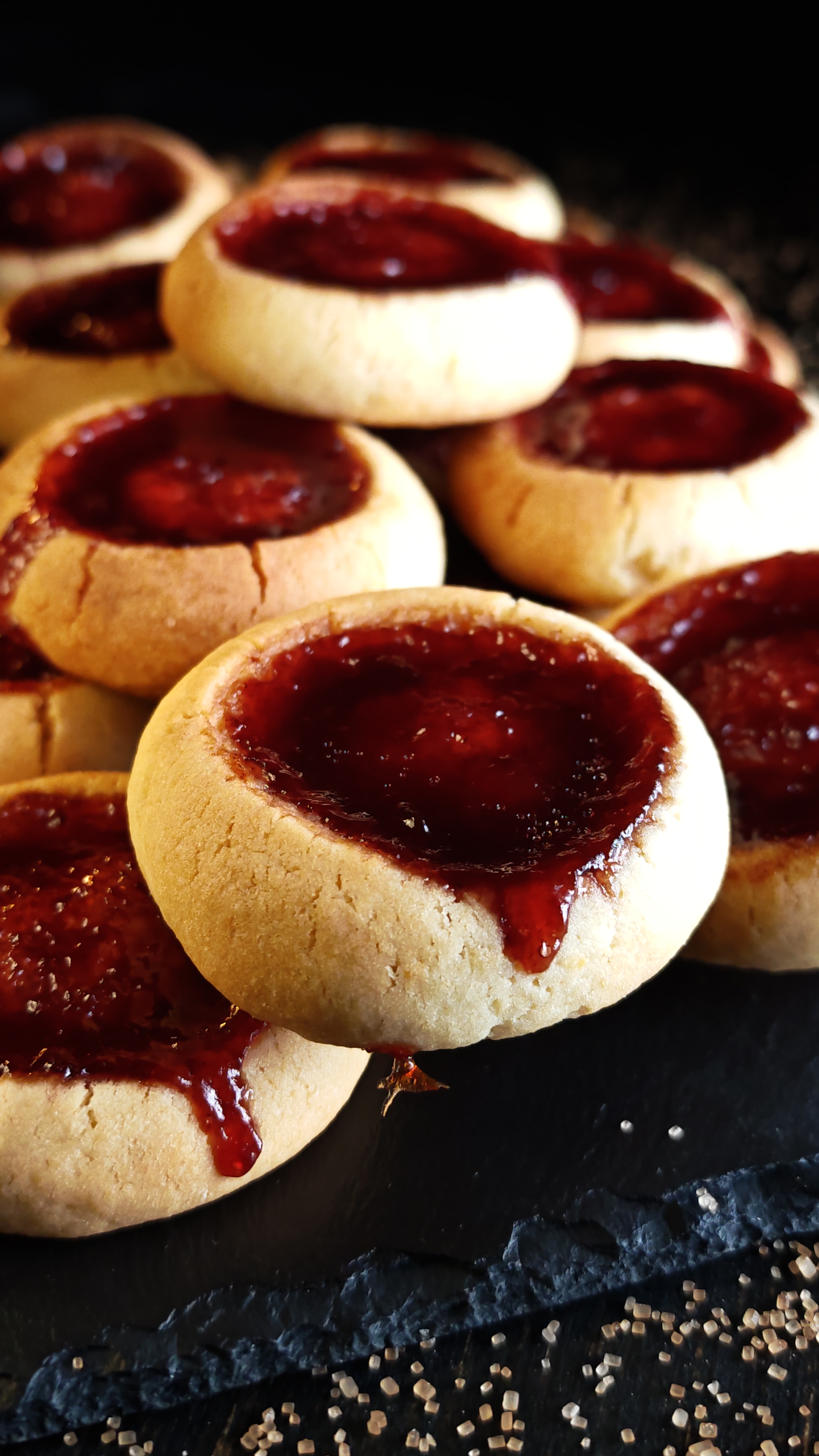 Biscuiți cu gem de vișine - Fragezi și delicioși