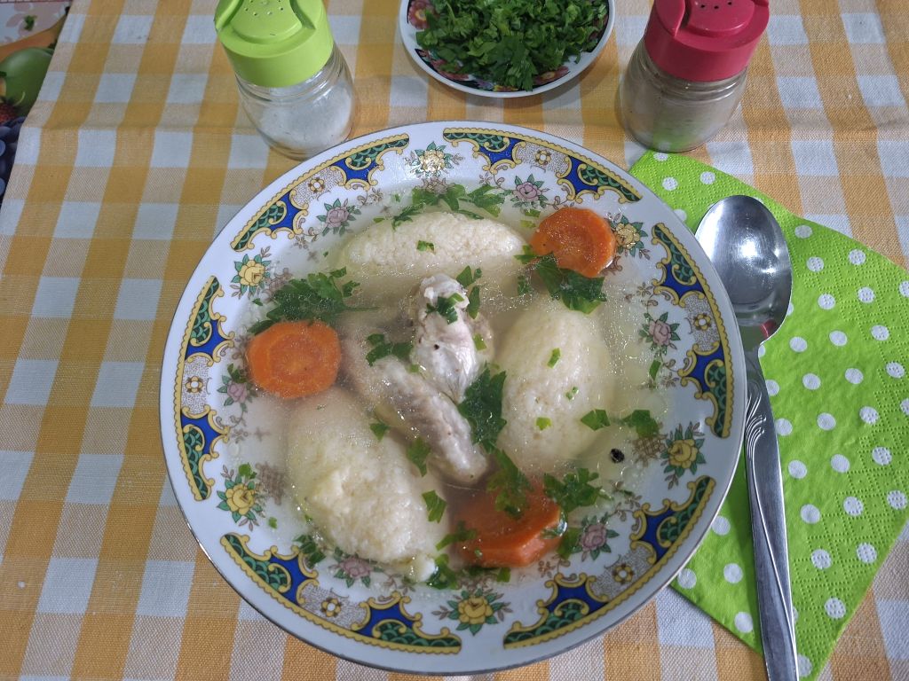 Supa de pui cu galuste de gris – Buna ca la mama acasa