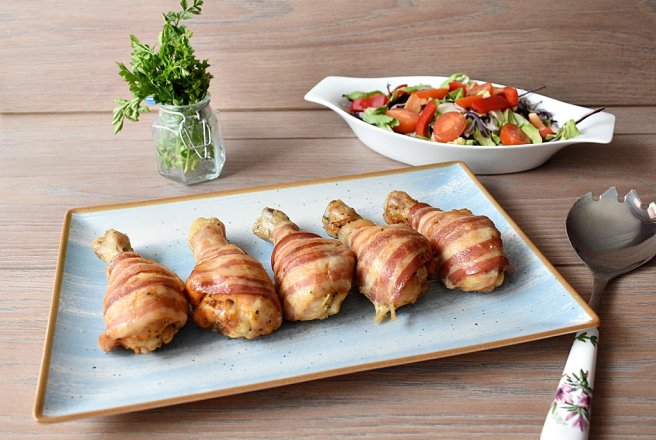 Copanele de pui in bacon - Reteta rapida la cuptor