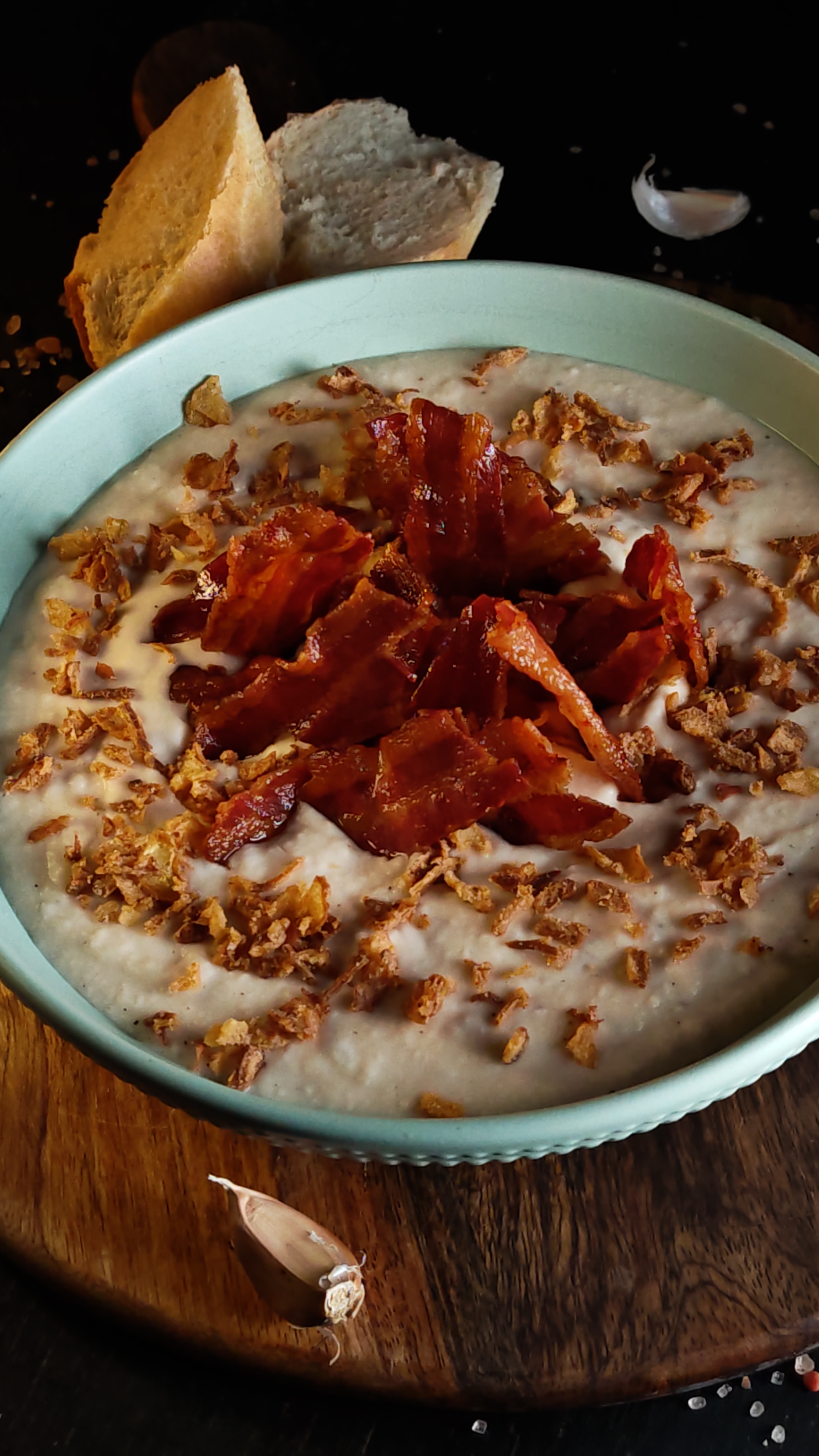 Pastă de fasole cu ceapă și bacon - Rețeta rapidă și gustoasă