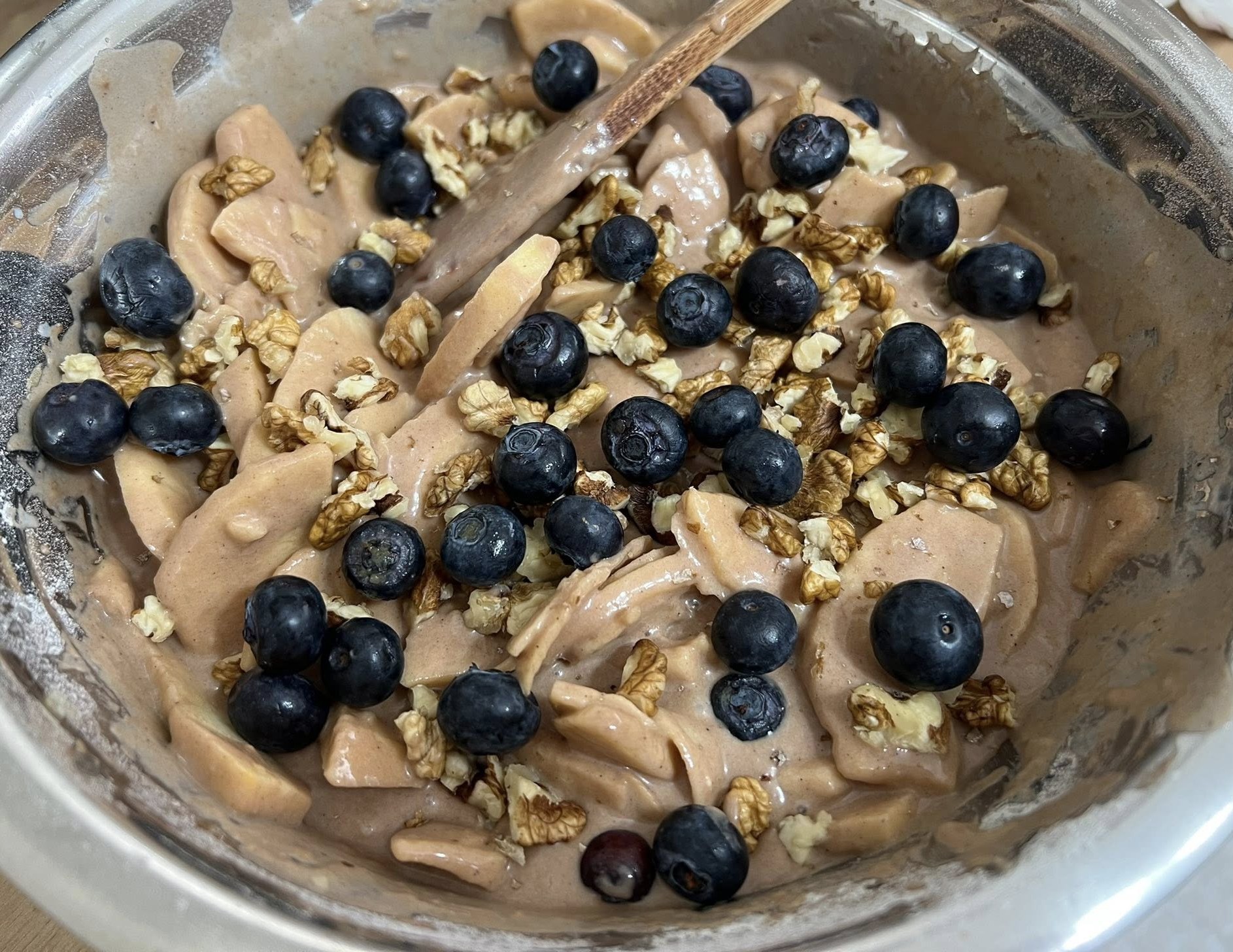 Prajitura cu mere, afine si nuci - Reteta gustoasa