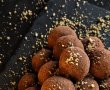 Bomboane de post cu biscuiți și nucă – desert simplu, rapid și delicios-3